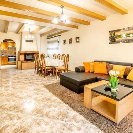 Dom Do Wynajecia Lena Holiday home *